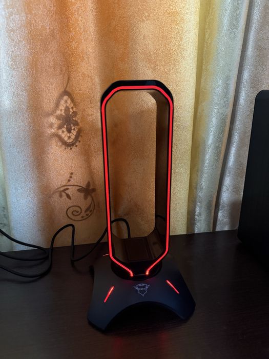 Stand casti Trust Cintar GXT 265 Iluminare RGB