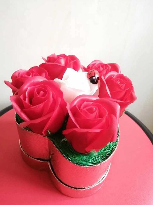 Mărțișoare și aranjamente trandafiri de săpun