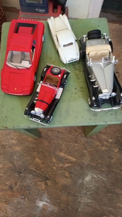 Colecția de mașini noi f frumos. 4 buc.