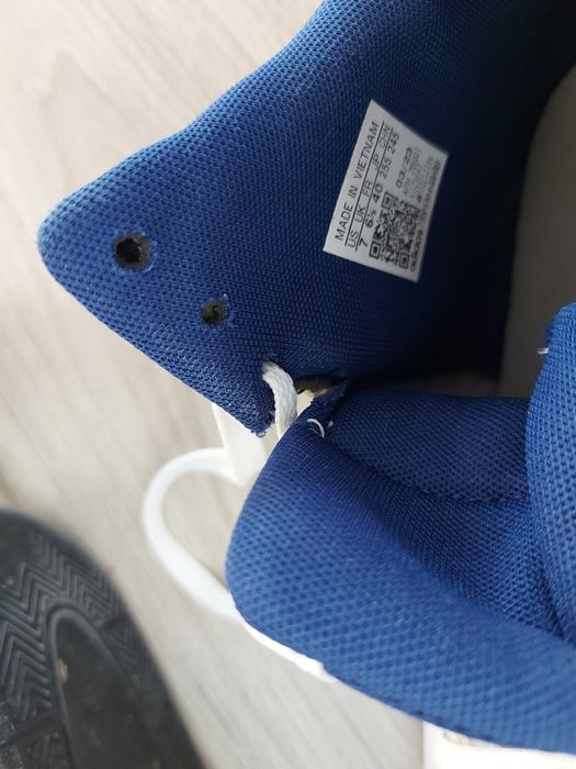 Маратонки найк и адидас