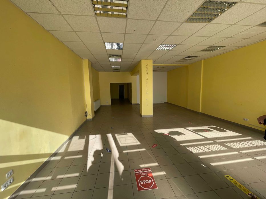 Inchiriez spatiu comercial B-dul Decebal Piatra Neamt 186mp
