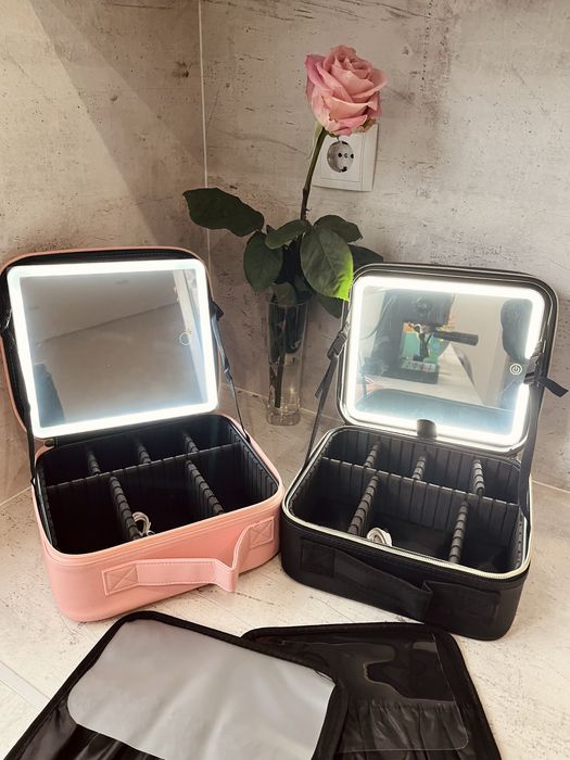 Нов Куфар за гримове и козметика  с LED огледало