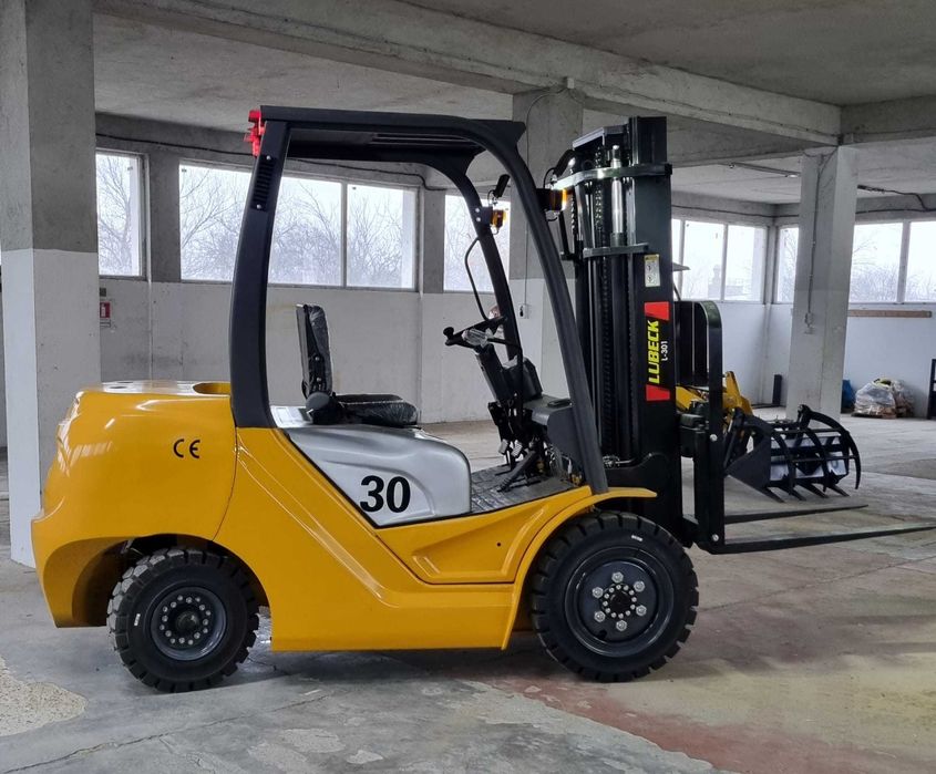 Motostivuitor Lubeck L-251 2.5 tone ridicare - Utilaj NOU - 2 Ani Garantie