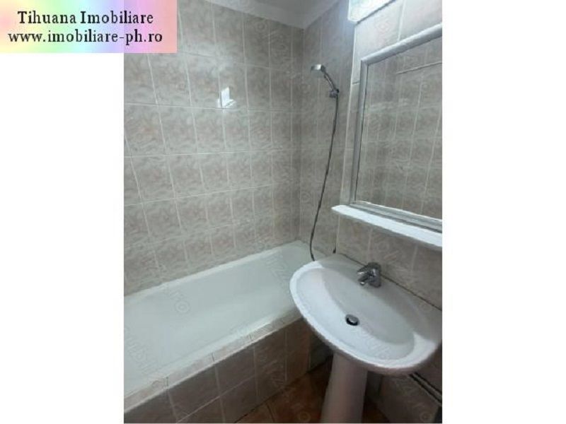 Apartament 3 camere de vanzare : 9 Mai-(Padina)