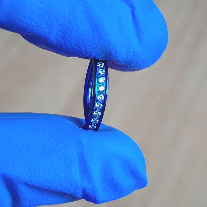 PIERCING CLICKER de titaniu albastru cu zirconiu cubic
