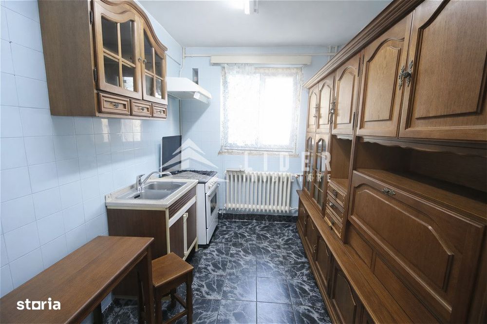Apartament de vanzare 2 camere cu garaj, zona Mercur