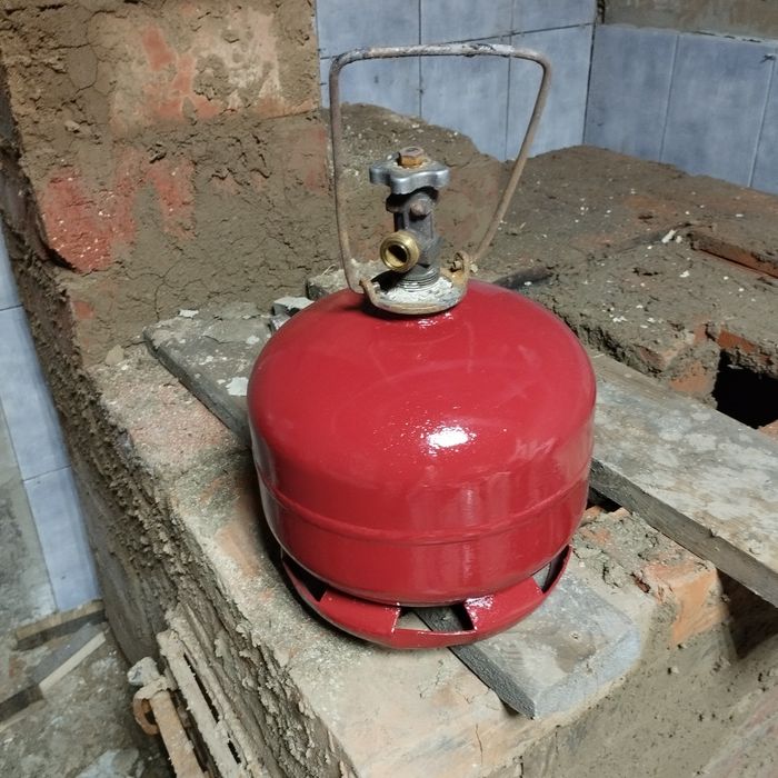 маленький газовый баллон