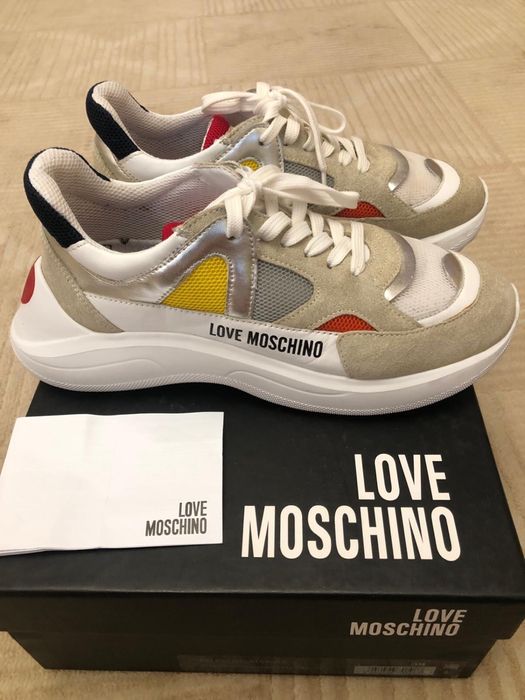 Adidasi Love Moschino