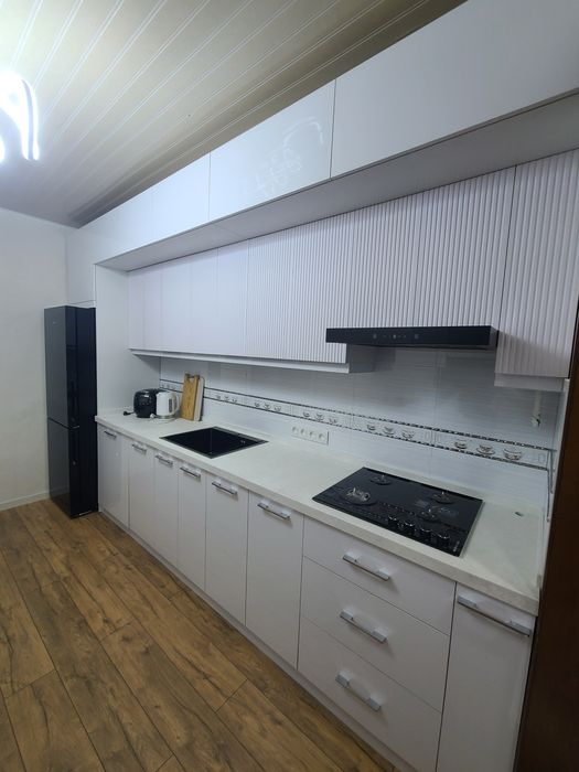 Mebel buyurtma asosida hi-tek oshxona mebellari