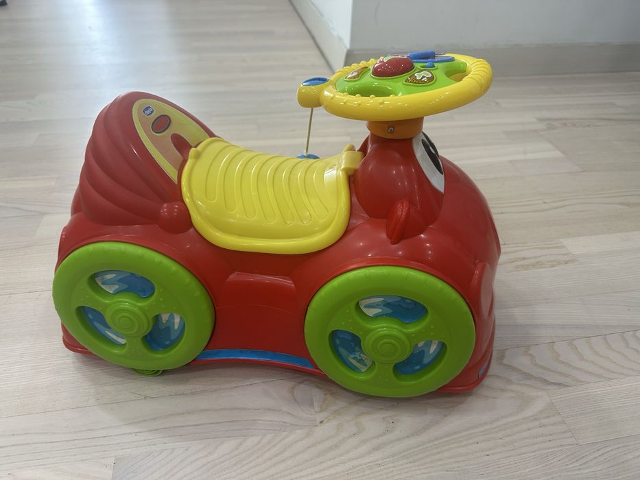 Машинка Chicco с ручкой для катания