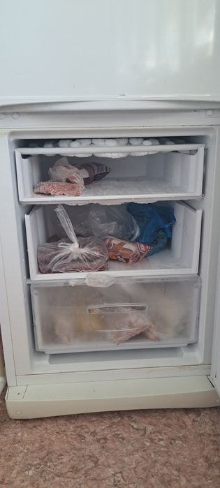 Холодильник Indesit