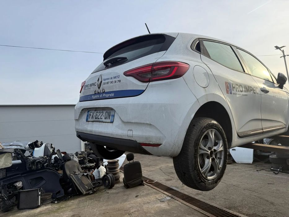 Dezmembrez Renault Clio V