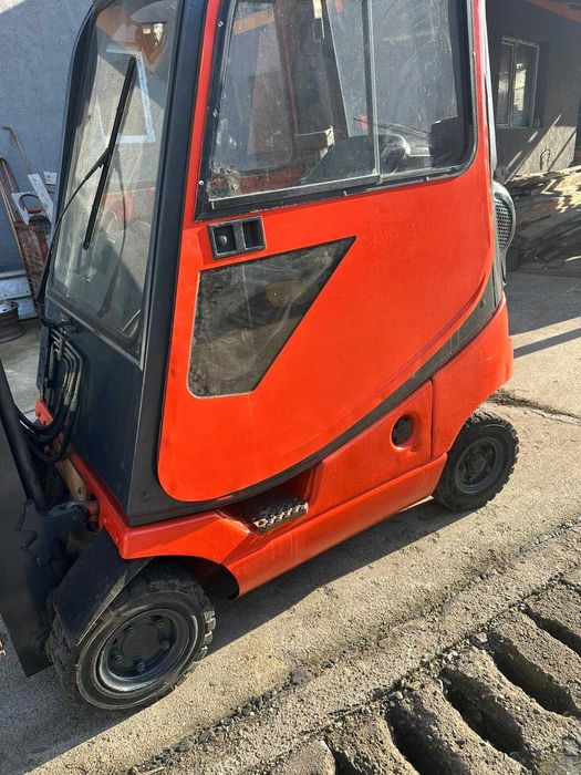 Se vinde STIVUITOR LINDE din 2000