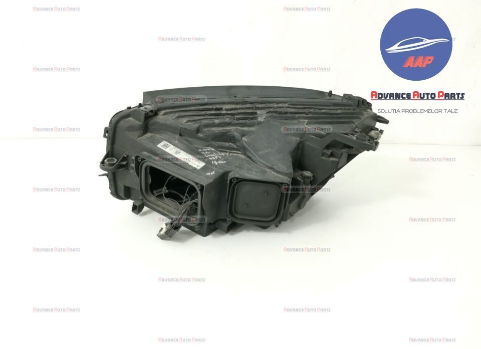 Фар дясна страна с пълен LED и оригинален LHP в добро състояние Мерцед