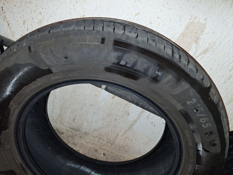 Гуми 215/65 R17; Michelin 19000 km.