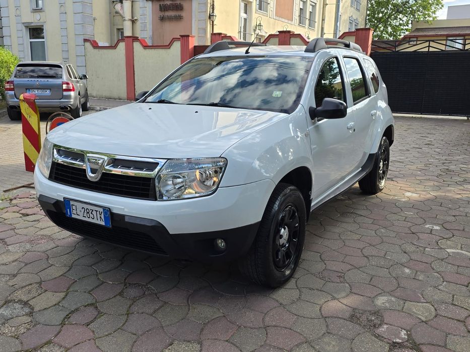Dacia duster an 2013 1.6  16 valve benzina si GPL de fabrică  acte de italia preț 3300 euro