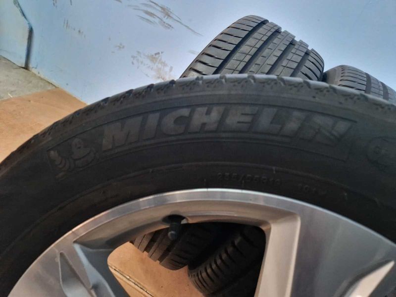 Audi Q5 R19 80A Ауди оригинални джанти с 
летни гуми и датчици