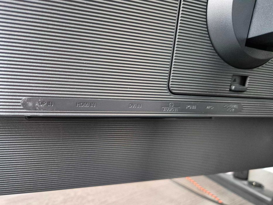 Монитор Samsung 24" FullHD IPS 75Hz модел F24T650 в отлично състояние