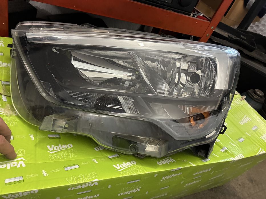 Фарове - ляв и десен за Опел комбо 2021 г