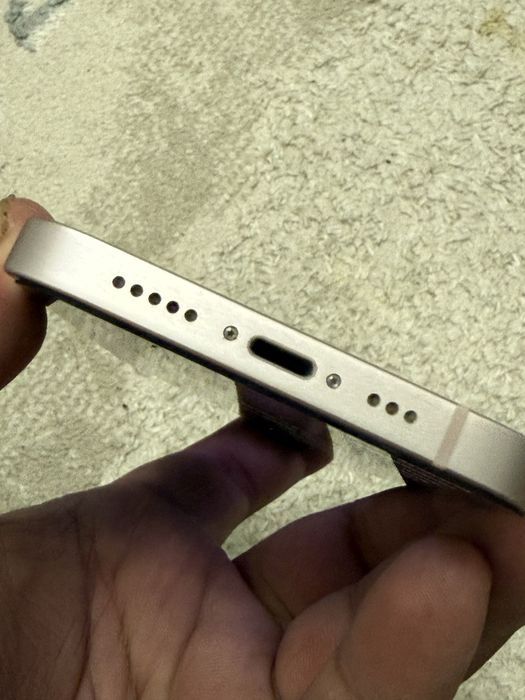 Продам Айфон 13 в идельном состаяния