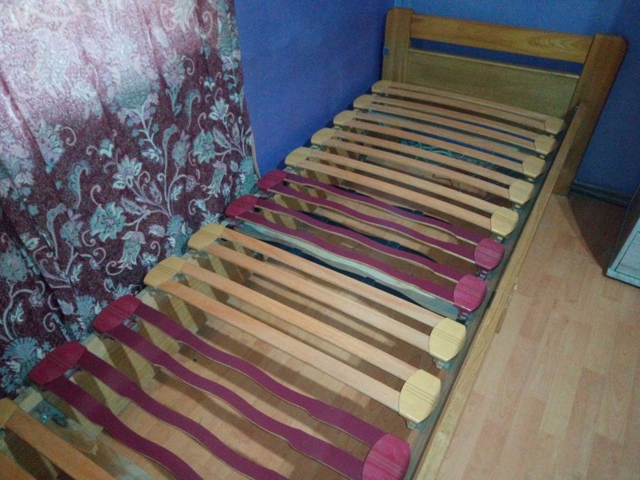 de  vanzare    pat    pentru  1-  persoane !!!