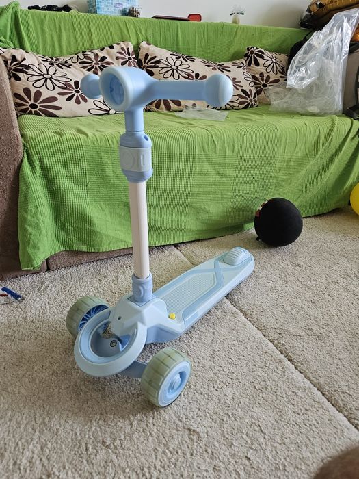 Trotineta 7 in 1 - lumini, muzica de la 2 ani