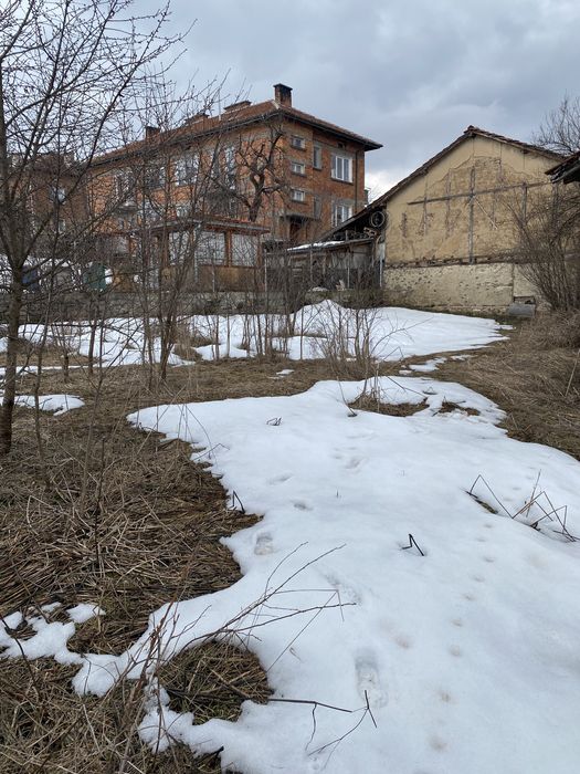 Имот с постройки в гр.Батак