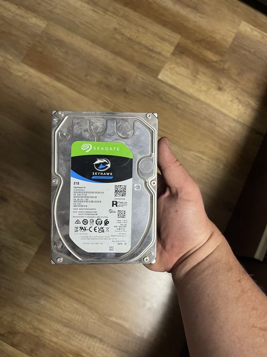 Hardisk 8tb seagate skyhawk