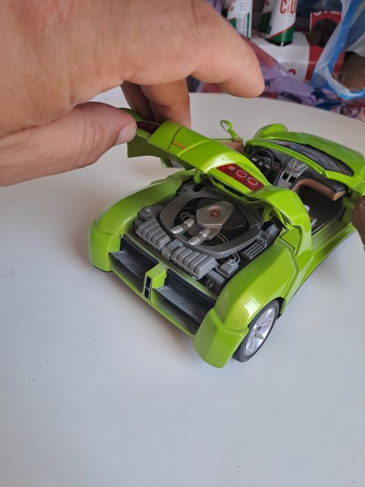 Vand macheta burago 1/18