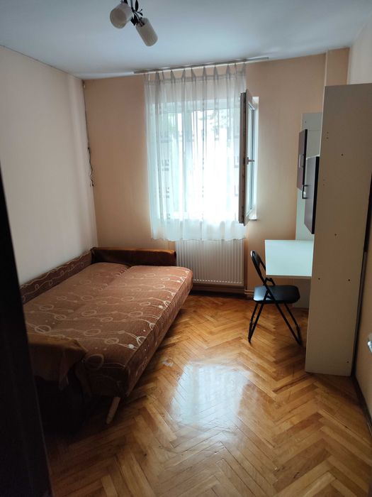 Dau în chirie apartament 2 camere semicentral