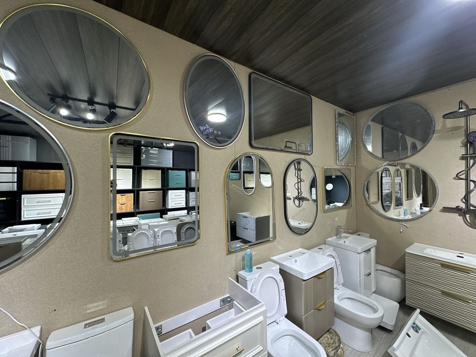 Зеркало для ванной с подсвет3 цвета с металлической оправой.