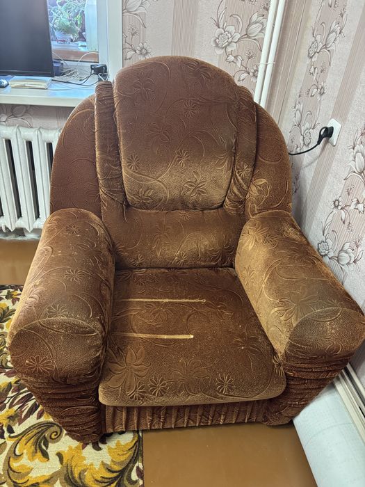 Продам диван+2 кресла