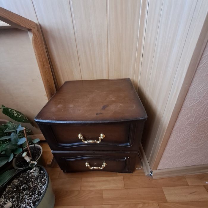 Продается тремор и с двумя тумбочками