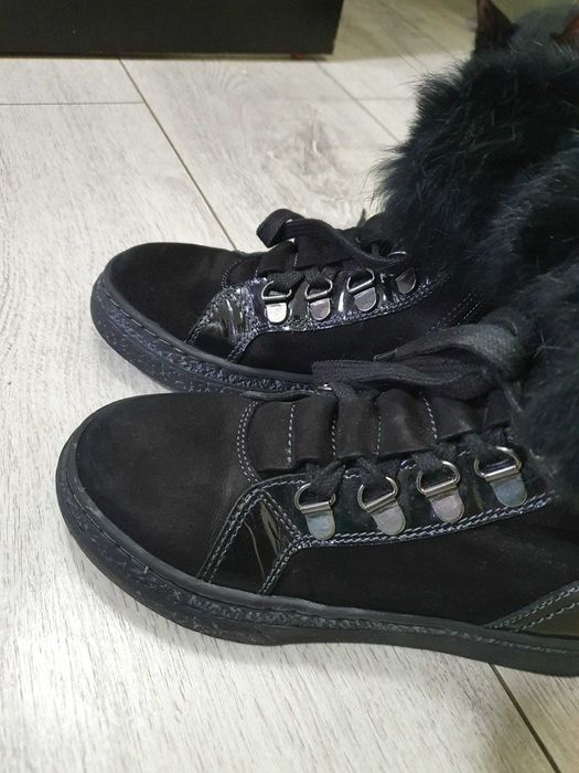 Ghete fetite, din piele cu blanita naturala, captuseala polar, mas 31