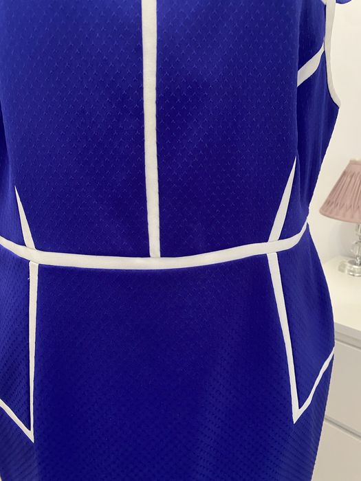 Vand rochie deosebita  , masura44