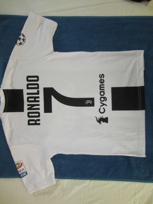 Tricou copil fotbal Ronaldo, Juventus, masura XS , Adidas, este imprimat, stare f.buna-ca nou