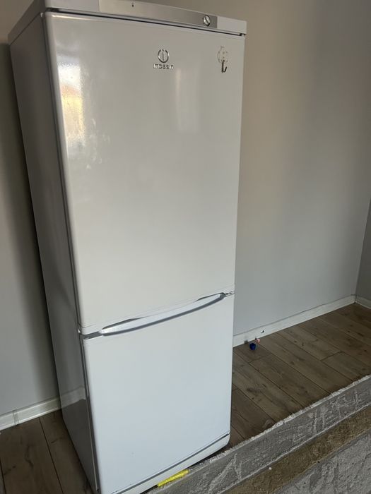 Холодильник INDESIT