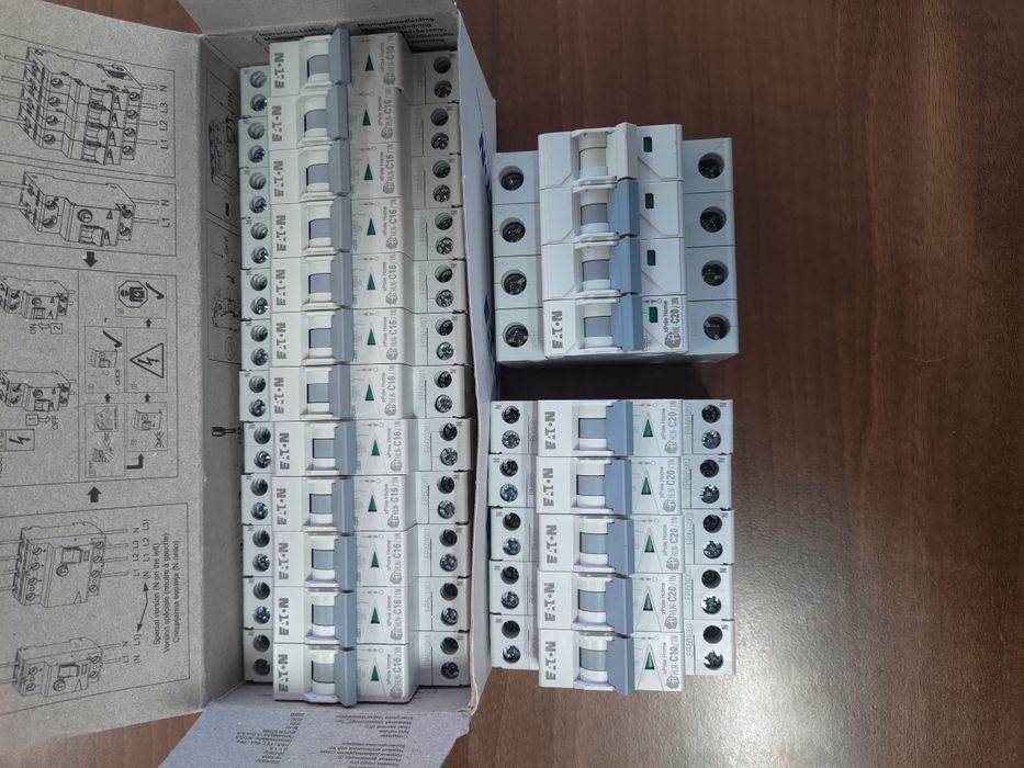 Vând siguranțe Eaton