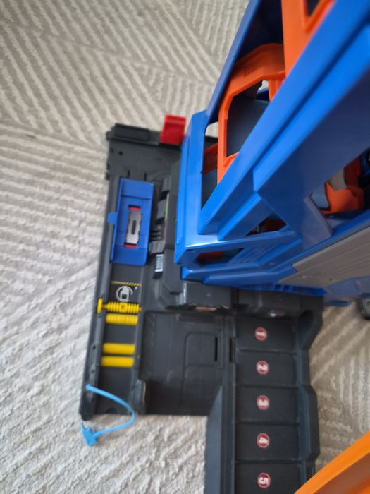 How Wheels City Mega Garage