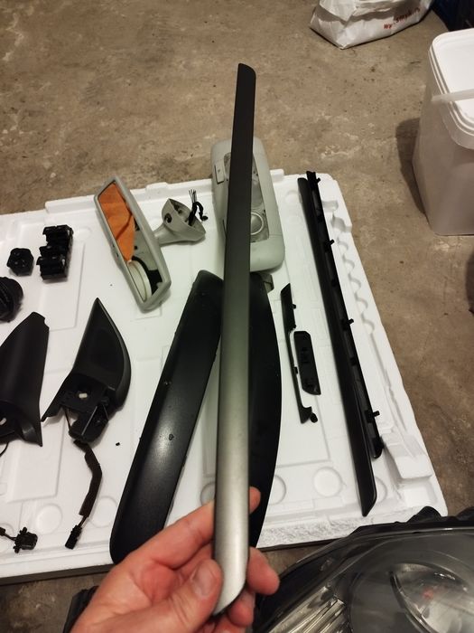 Dezmembrez piese caroserie - ornamente vw golf 5