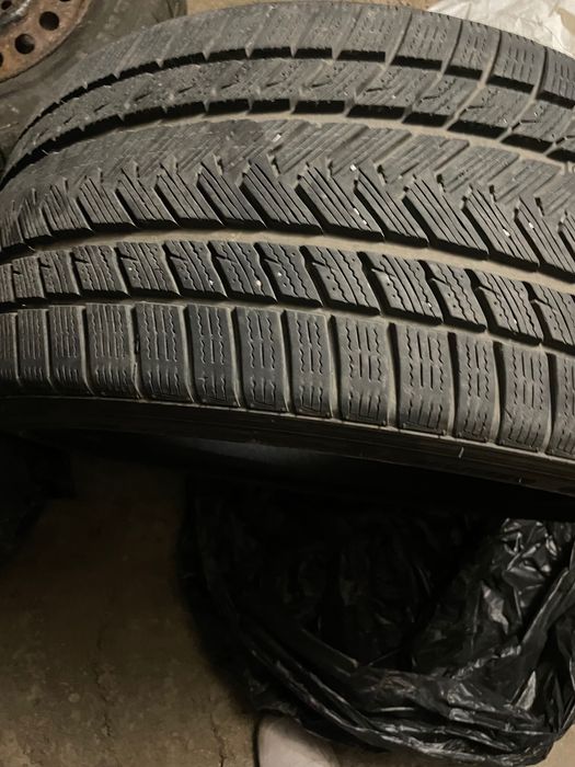 2 броя зимни гуми