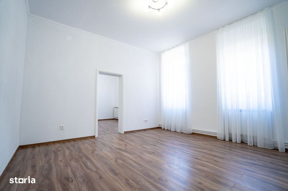 Apartament cu 2 camere, casă la curte comună – Central, Oradea