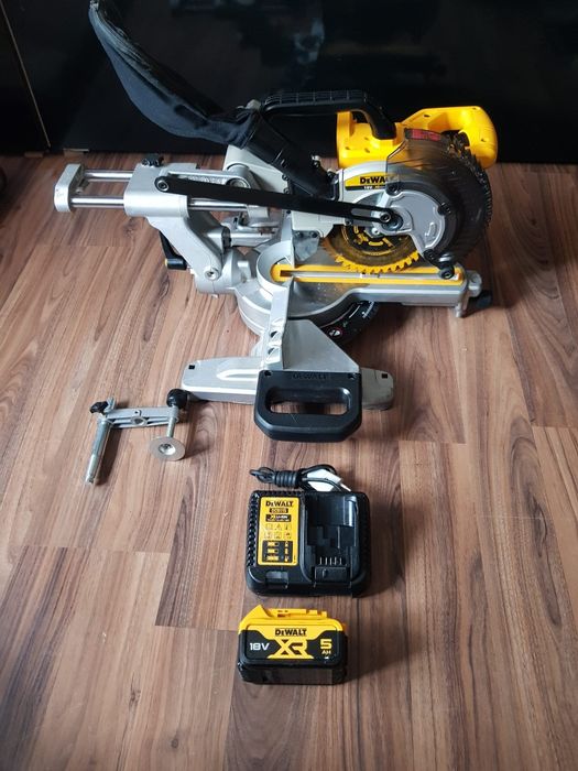 Dewalt DCS 365,circular pe acumulatori,pentru tăieri înclinate.