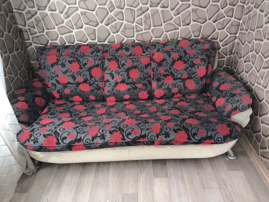 Продам диван недорого