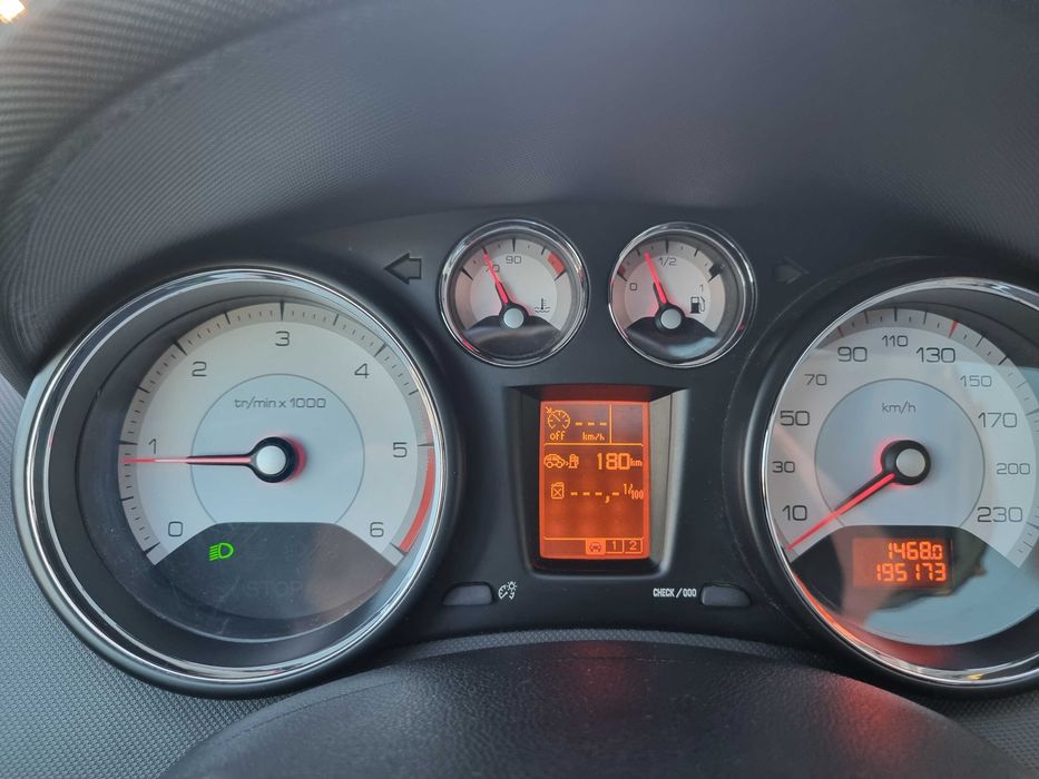 Peugeot 308 1.6 HDI Панорамен покрив