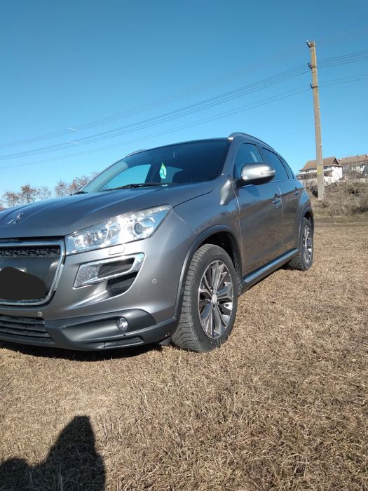 Vând Peugeot 4008
