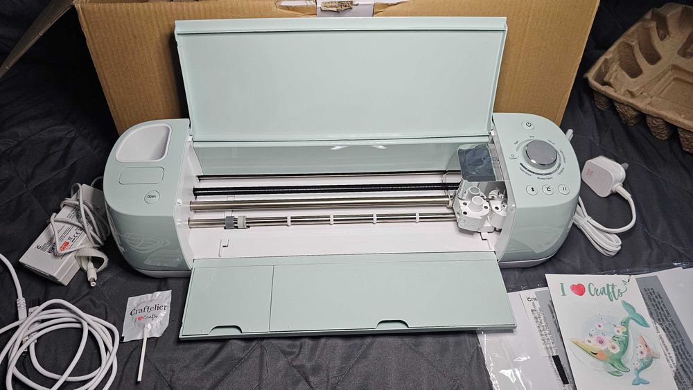 Cricut Explore Air™ 2 - Folosit o singură dată, accesorii sigilate