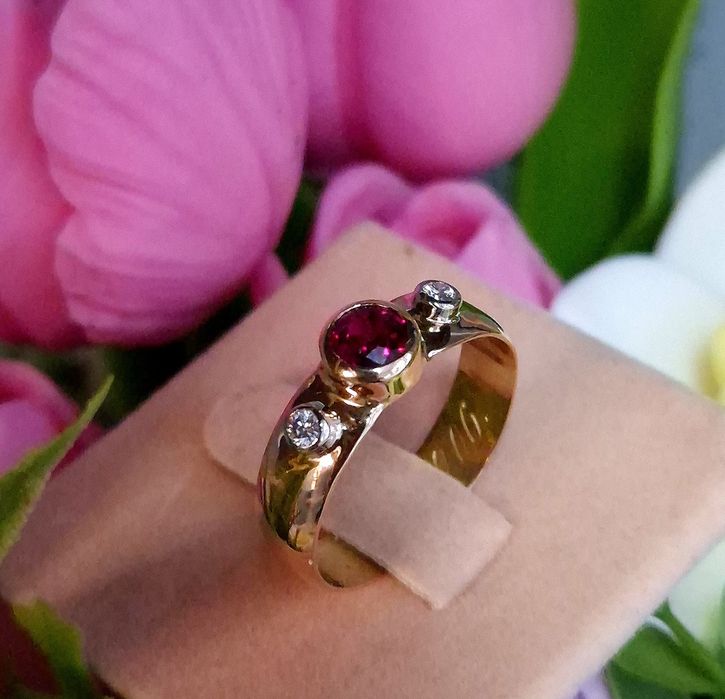 Inel din aur de 18K cu rubine si diamante naturale