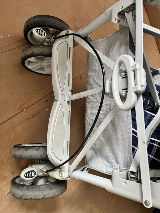 Cărucior + scoică bebe