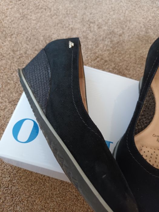 Обувки от естествен велур